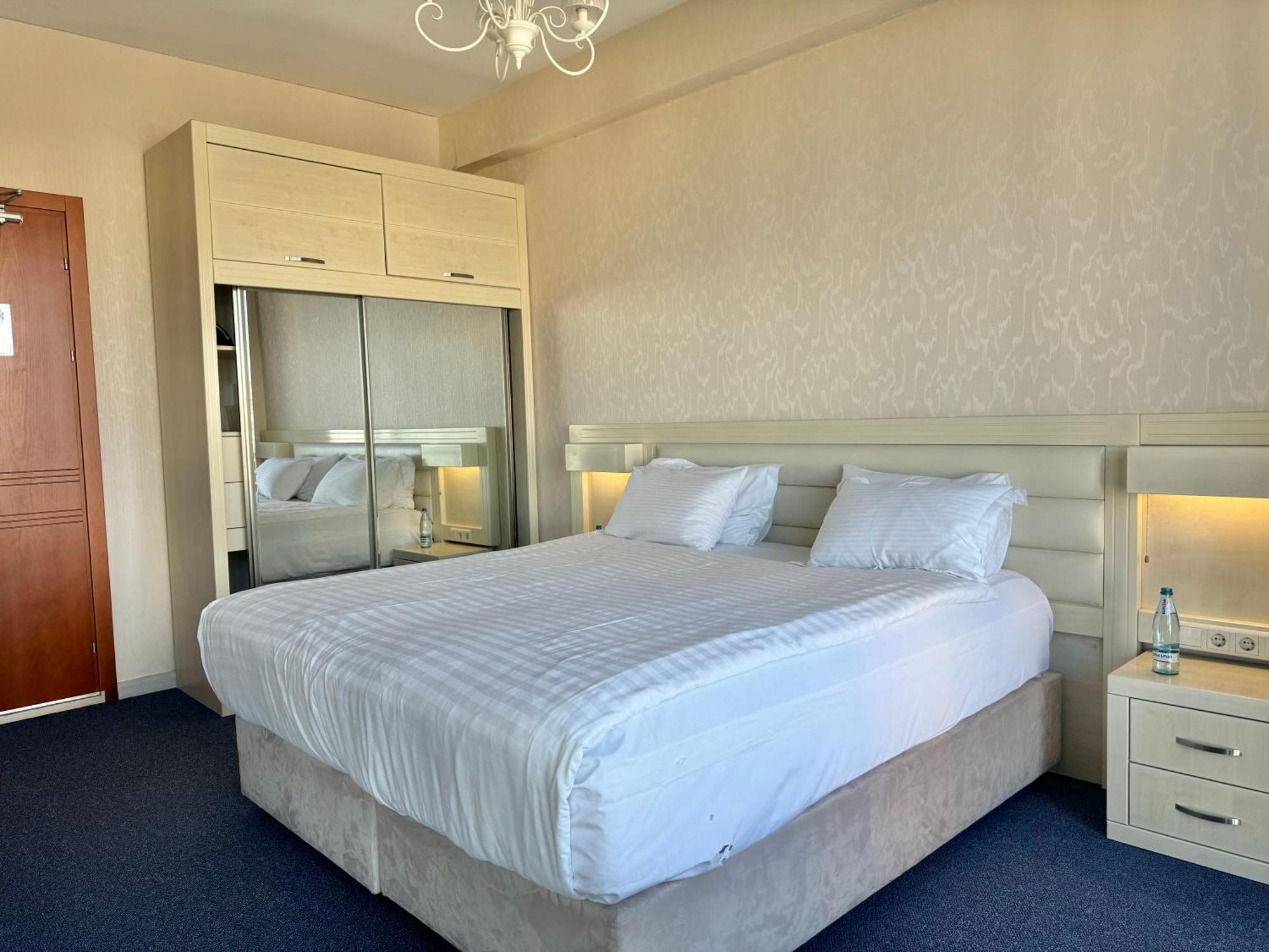 Full Comfort Apartment At Chavchavadze Tbilisi Rum bild